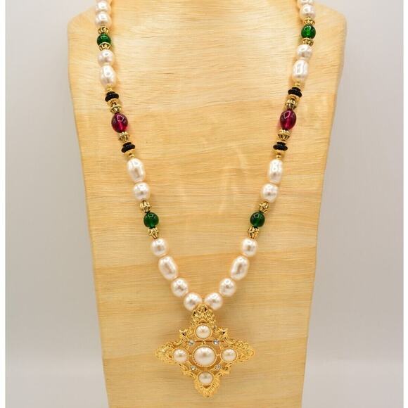 KJL Avon Necklace Maltese Cross Cabochon Pearl Beaded Gold Crystal Signed Bin3B - Picture 1 of 12